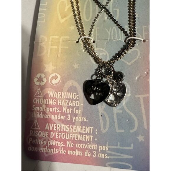 NEW IN PACKAGE TWO SETS Claire’s Bff Best Friends Silver Tone Heart Locket Neckl - Picture 4 of 7